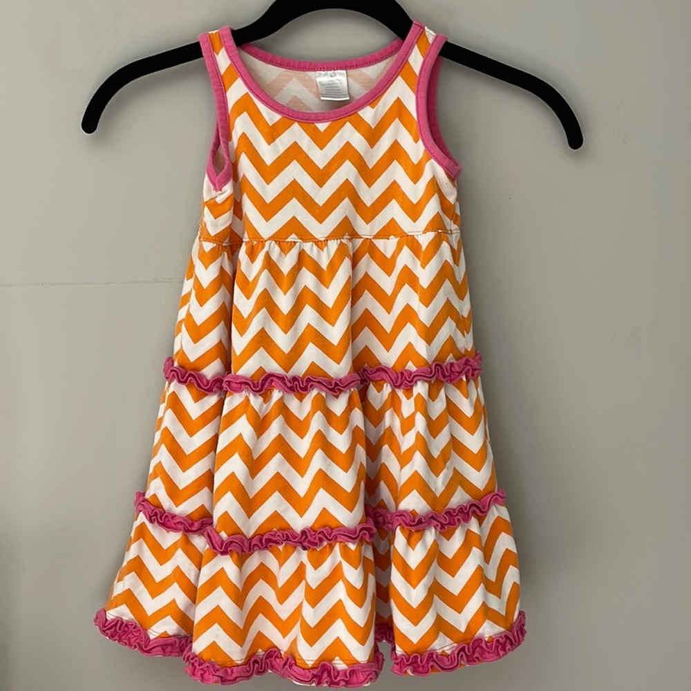 LITTLE GIRLS ORANGE & WHITE TIERED CHEVRON PRINT DRESS